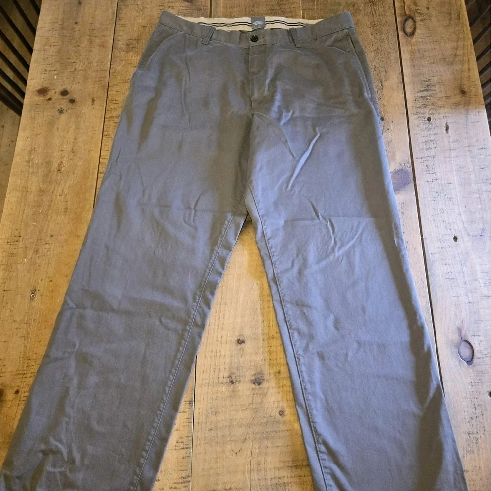 Gap Classic Khakis Mens 36x34 Gray Relaxed Fit Cotton Twill Chino Pants